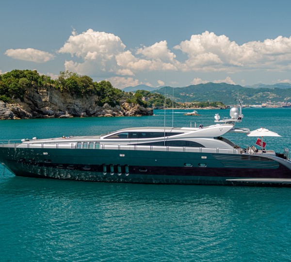 Superyacht MANU V