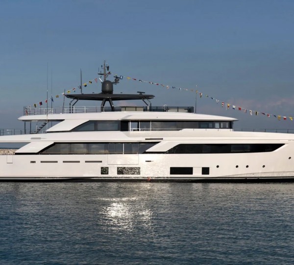 Superyacht NIMIR