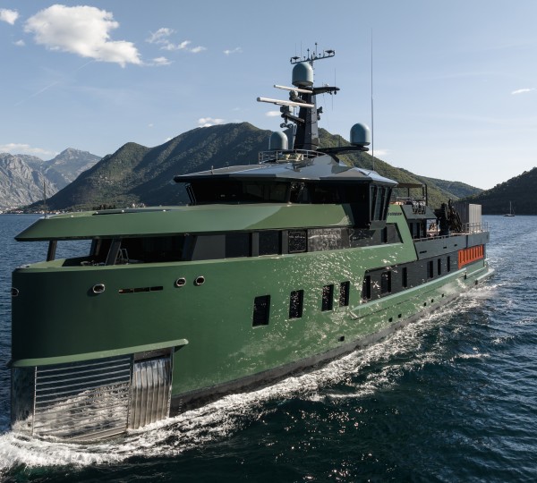 Superyacht PINK SHADOW