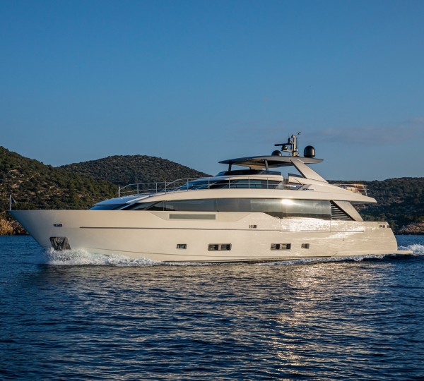 Superyacht SEVEN