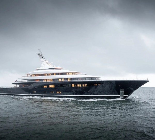Superyacht BREAKTHROUGH