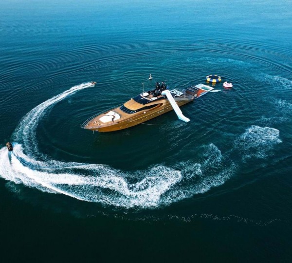 Luxury Yacht AK ROYALTY