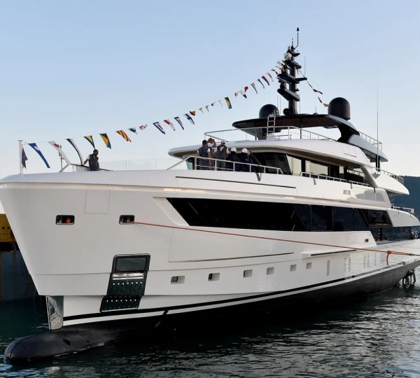 Luxury Yacht ALMAX