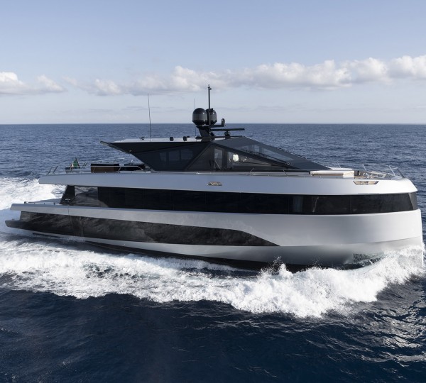 Luxury Yacht BAD MUTHA (sistership)