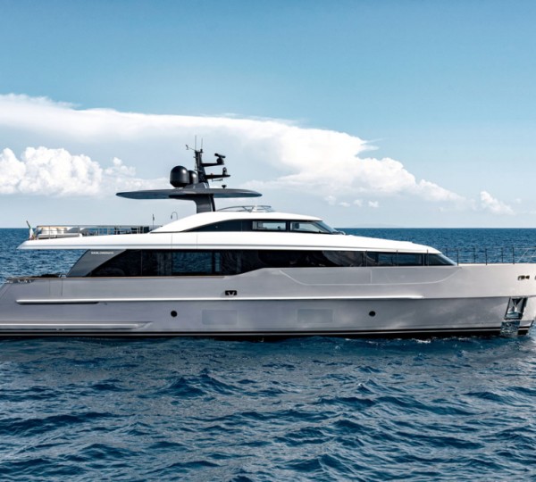Luxury Yacht EM3