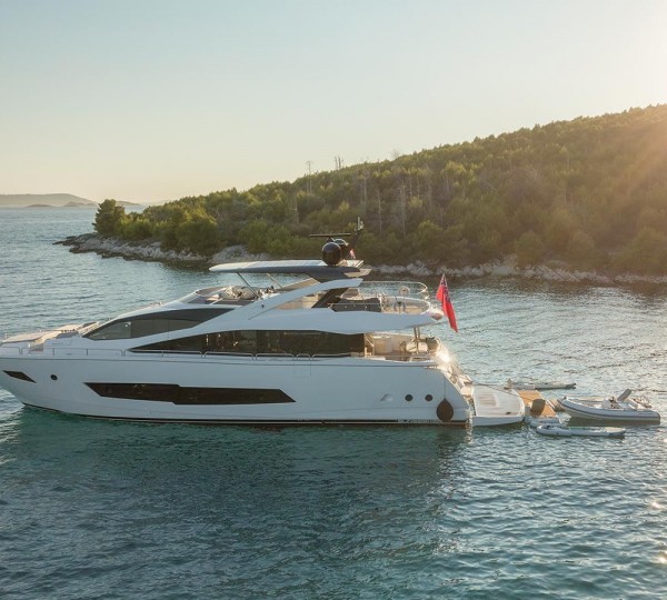 Luxury Yacht HUNKY DORY OF LONDON