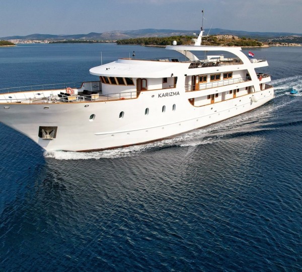Luxury Yacht KARIZMA