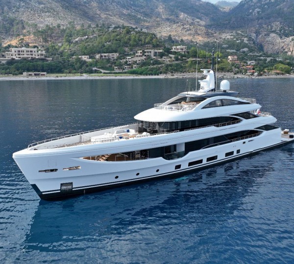 Luxury Yacht LUMIERE