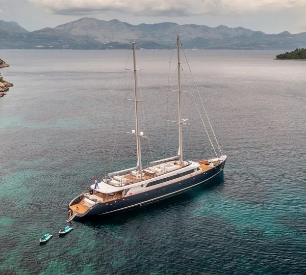 Luxury Yacht NOCTURNO