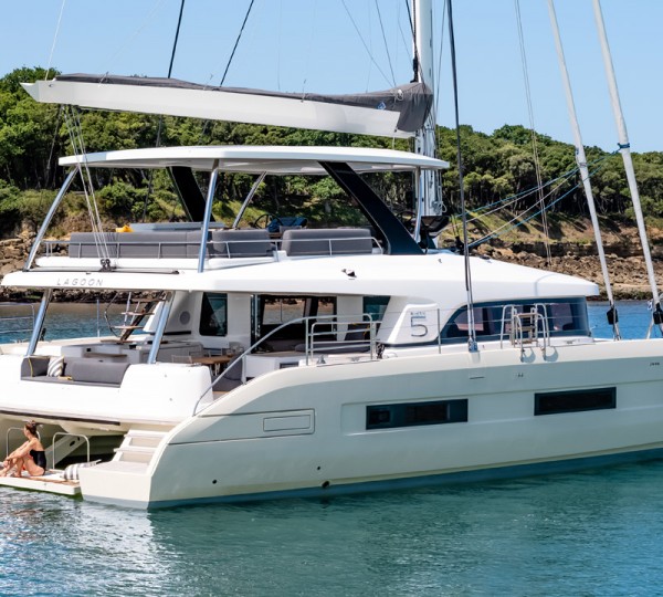 Luxury Yacht WHITE CAPS (sistership)