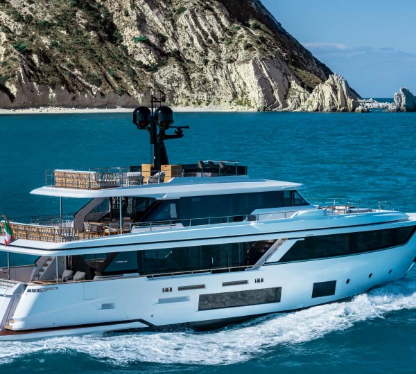 Motor Yacht AT ONE (sistership)