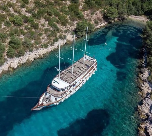 Superyacht ALMISSA