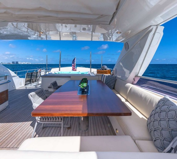 Superyacht NO CURFEW Sundeck