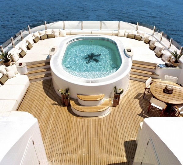 Deck Jacuzzi