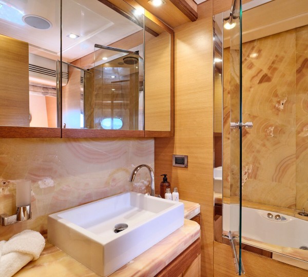 Guest Cabin Ensuite