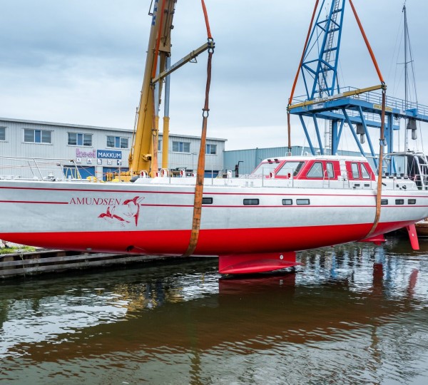 Luxury Yacht AMUNDSEN