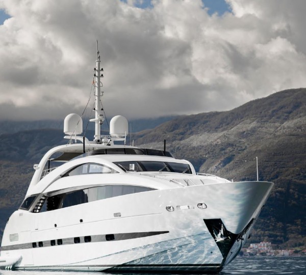 Luxury Yacht BACK 9 AND A HALF