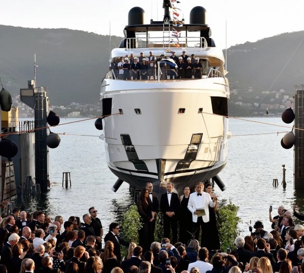 Motor Yacht ALMAX Launches