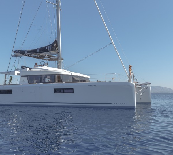 Sailing Catamaran ONEIDA