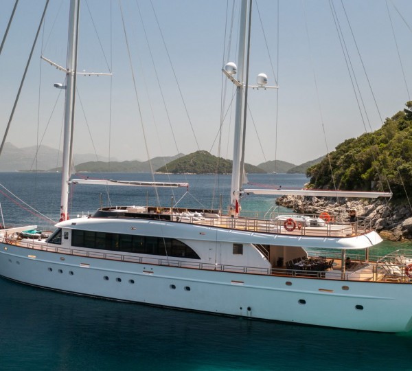 Sailing Yacht LOVE STORY