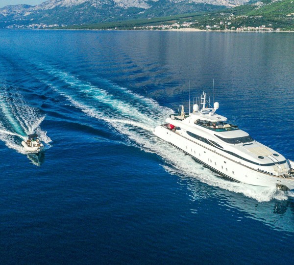 Superyacht CYNTHIA Running