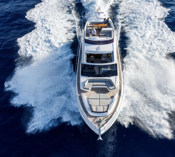 Superyacht FAR & AWAY