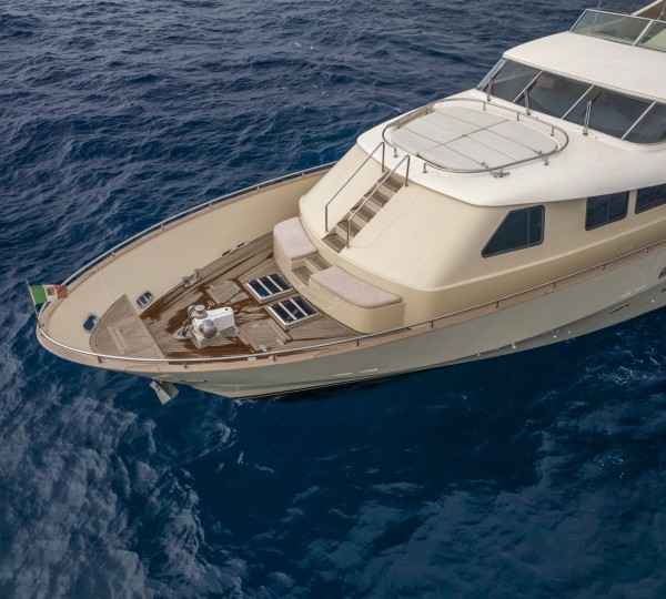 Superyacht NEWFIELD Bow