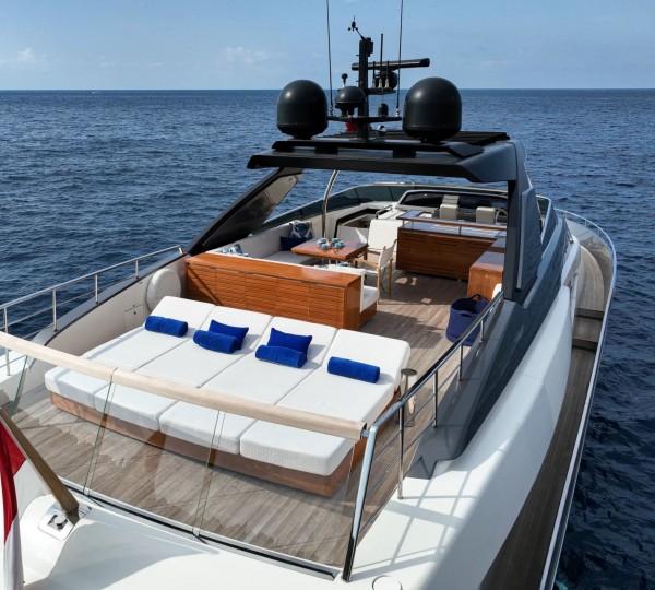 Superyacht TWIN FISH