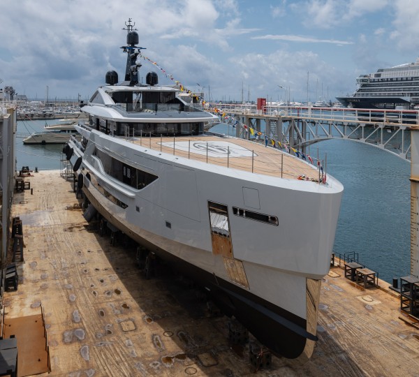 Superyacht BINTA DIAMOND