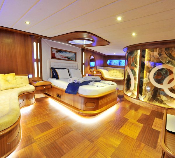 Forward master stateroom