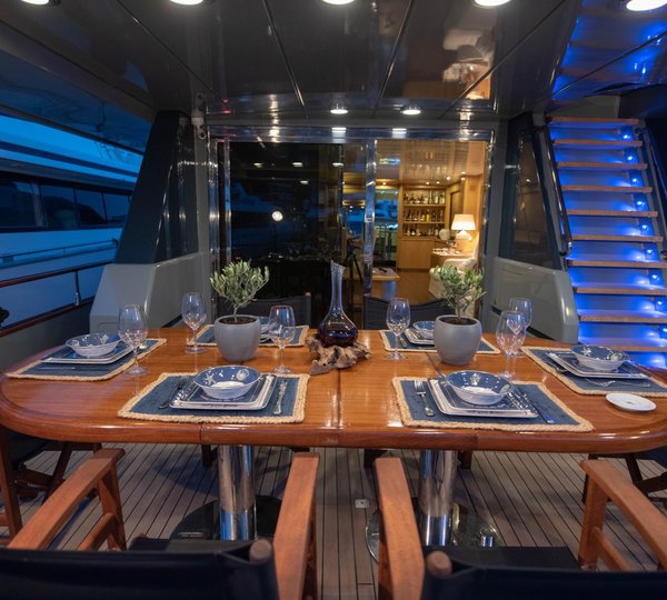 Aft deck dining