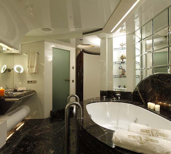 15 Vera Superyacht Master Stateroom Bath