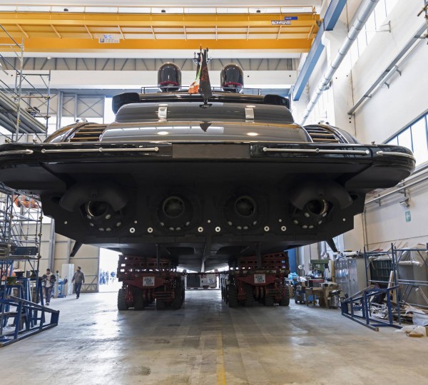 Motor Yacht Black Legend