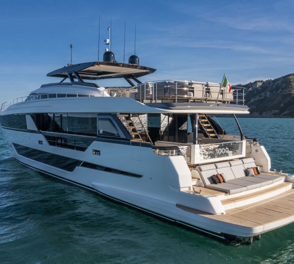 Fantastic deck space