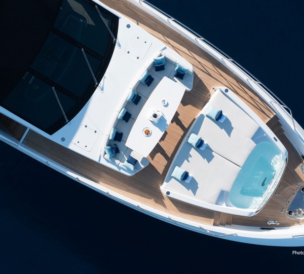 Beautiful deck spaces (sistership)