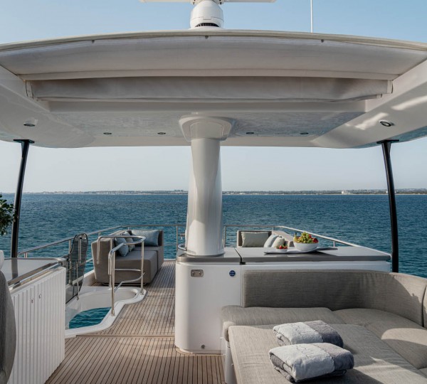 Flybridge view aft