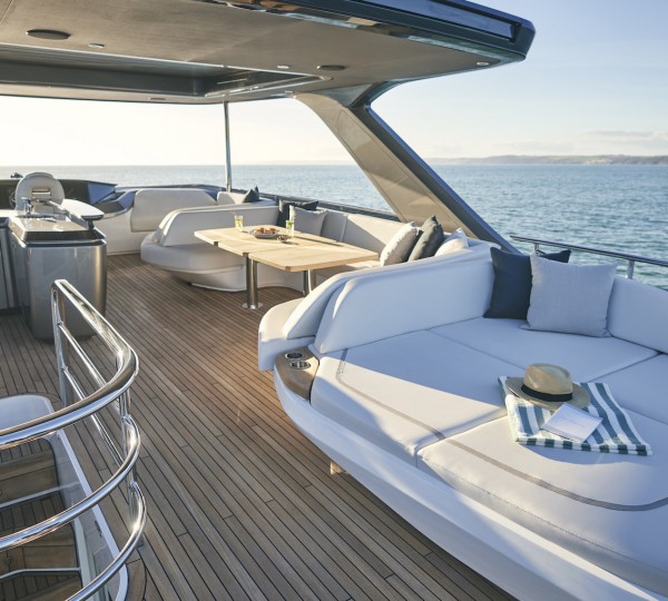 Impressive flybridge