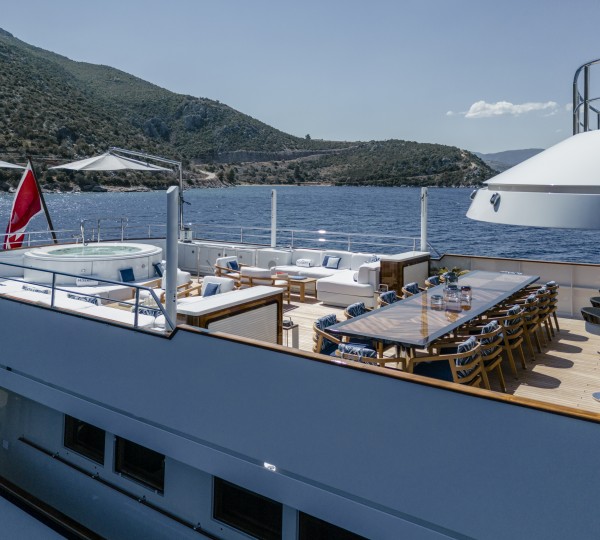 Sociable bridge deck