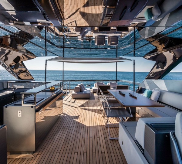 Sociable flybridge sun deck