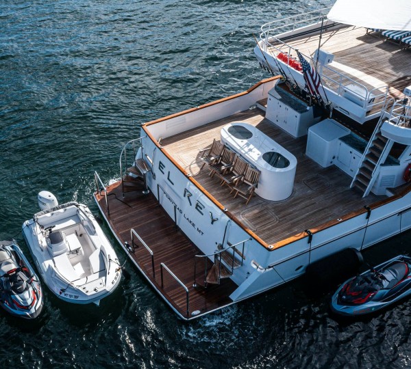 Sociable upper deck and main deck aft