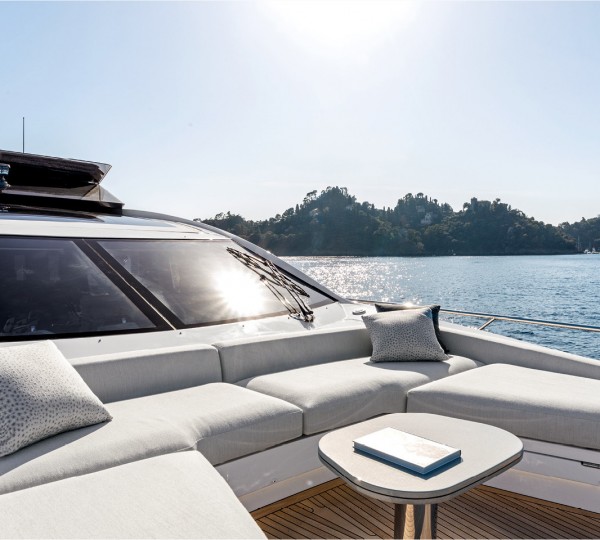 Spacious foredeck relaxation