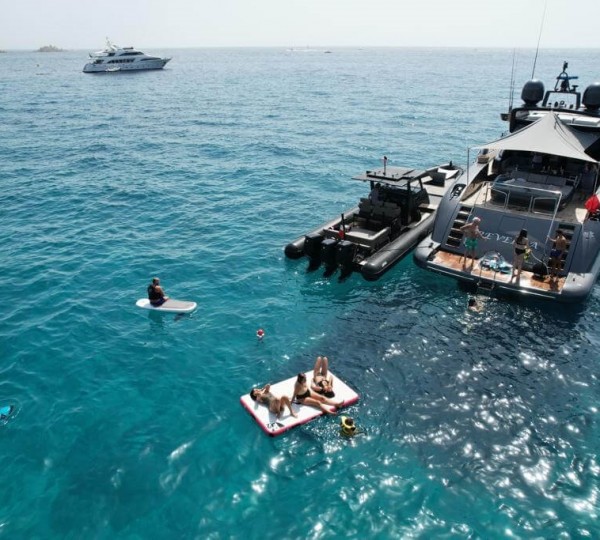 Stern and swim platform with toys