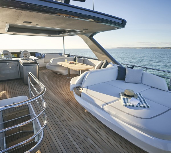 Substantial flybridge deck