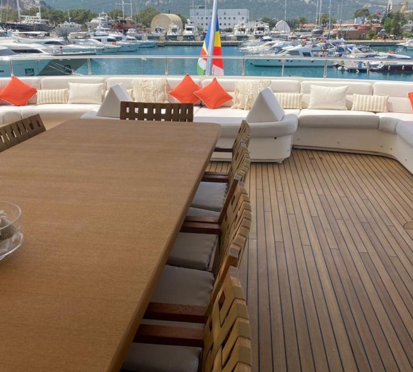 Upper deck aft dining