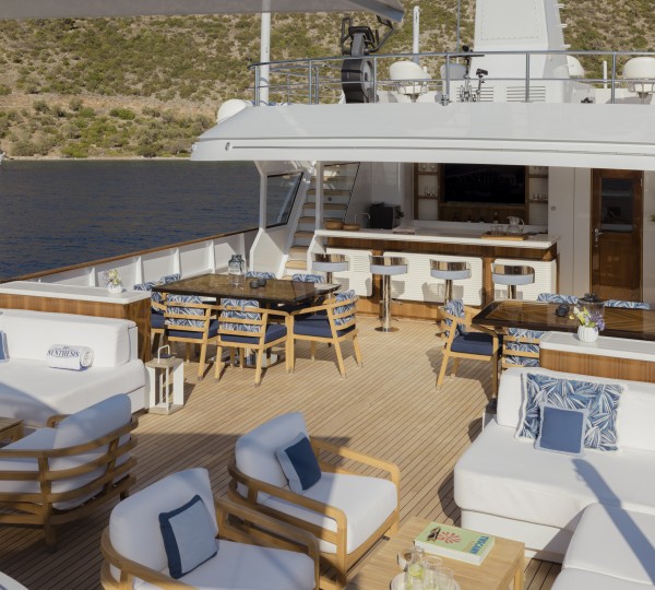 Bridge deck lounge and dining room with bar