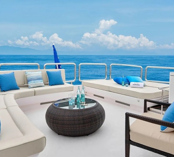 Comfortable flybridge