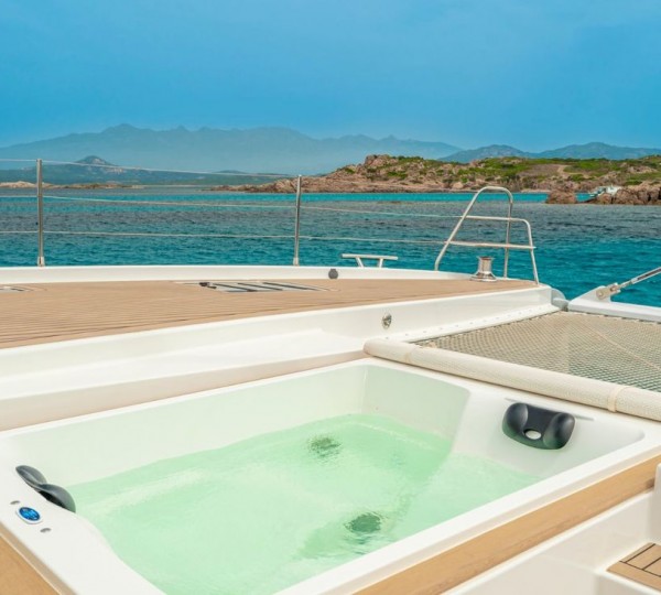 Foredeck jacuzzi