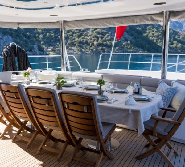 Main deck dining