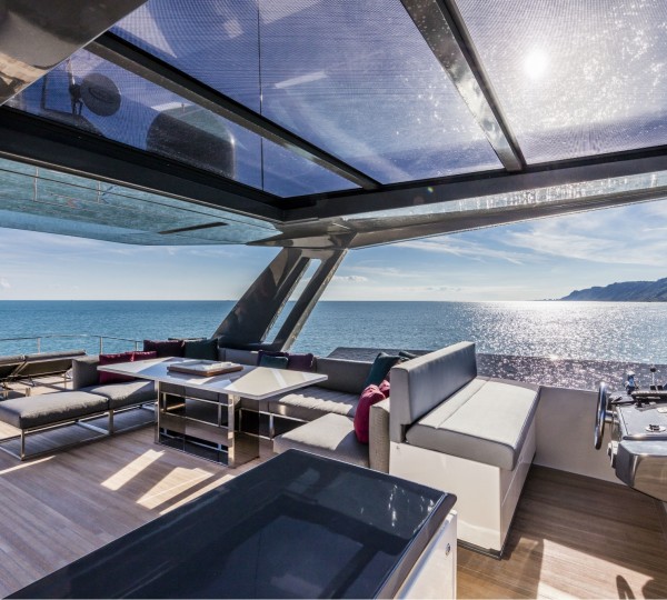 Spacious Flybridge