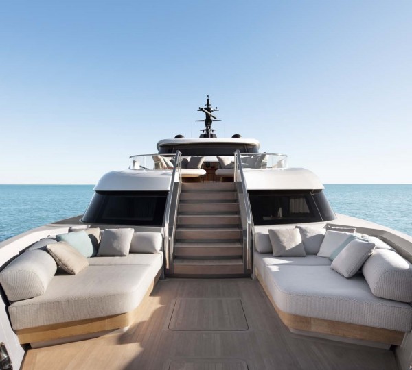 Split level foredeck